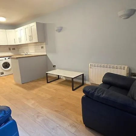Charming 2-bed, 1-bath Apartment, 戈尔韦