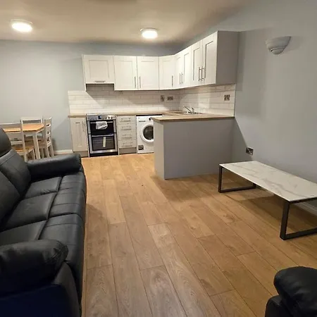 Charming 2-bed, 1-bath Apartment, 公寓