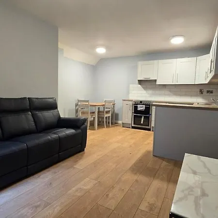 公寓 Charming 2-bed, 1-bath Apartment, *