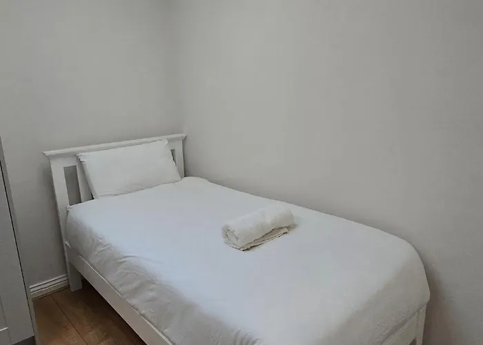 Charming 2-bed, 1-bath Apartment, 公寓 *