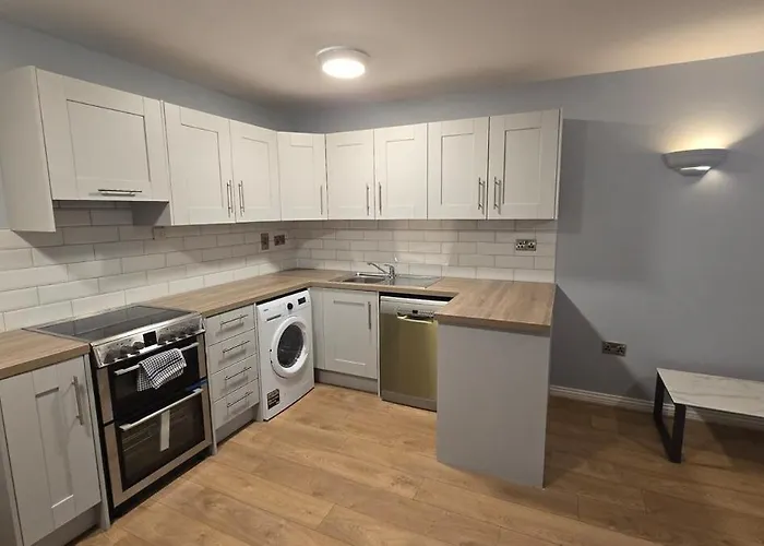 Daire Charming 2-bed, 1-bath Apartment,