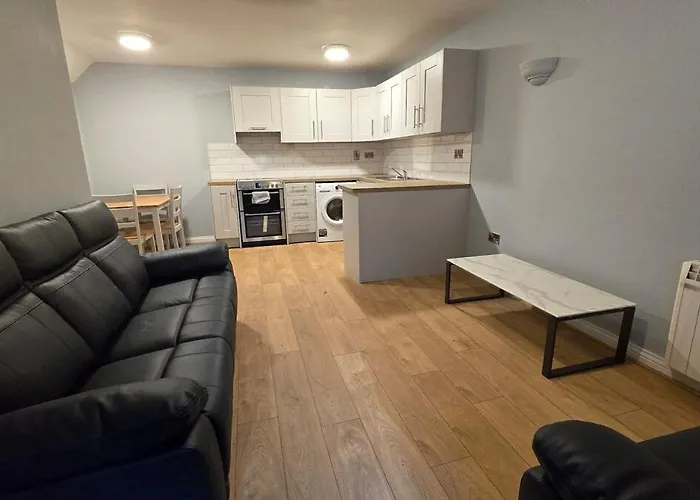 Charming 2-bed, 1-bath Apartment, Daire